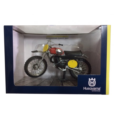 Maquette Moto 1/12 ème HUSQVARNA CROSS 400 de 1970