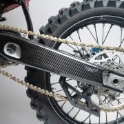 PROTECTION DE BRAS OSCILLANT EN CARBONE