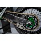PROTECTION DE BRAS OSCILLANT EN CARBONE pour KAWASAKI KXF 450 2025
