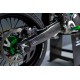 PROTECTION DE BRAS OSCILLANT EN CARBONE pour KAWASAKI KXF 450 2025